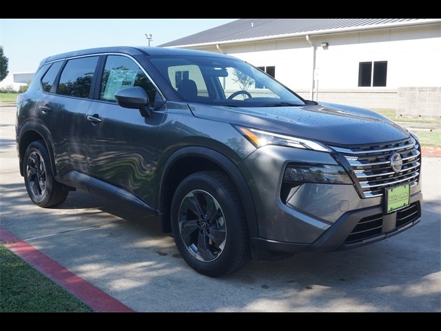 2026 Nissan Rogue SV's photo