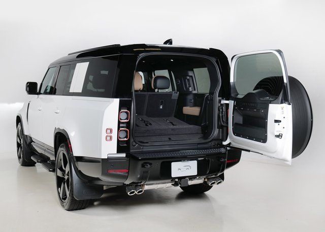 2025 Land Rover Defender 130 V8 photo 22