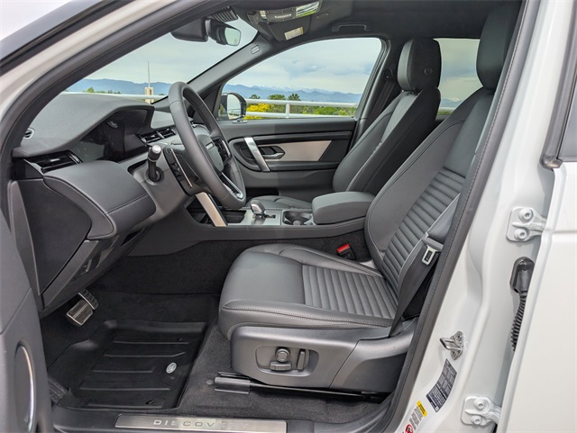2025 Land Rover Discovery Sport SE photo 6