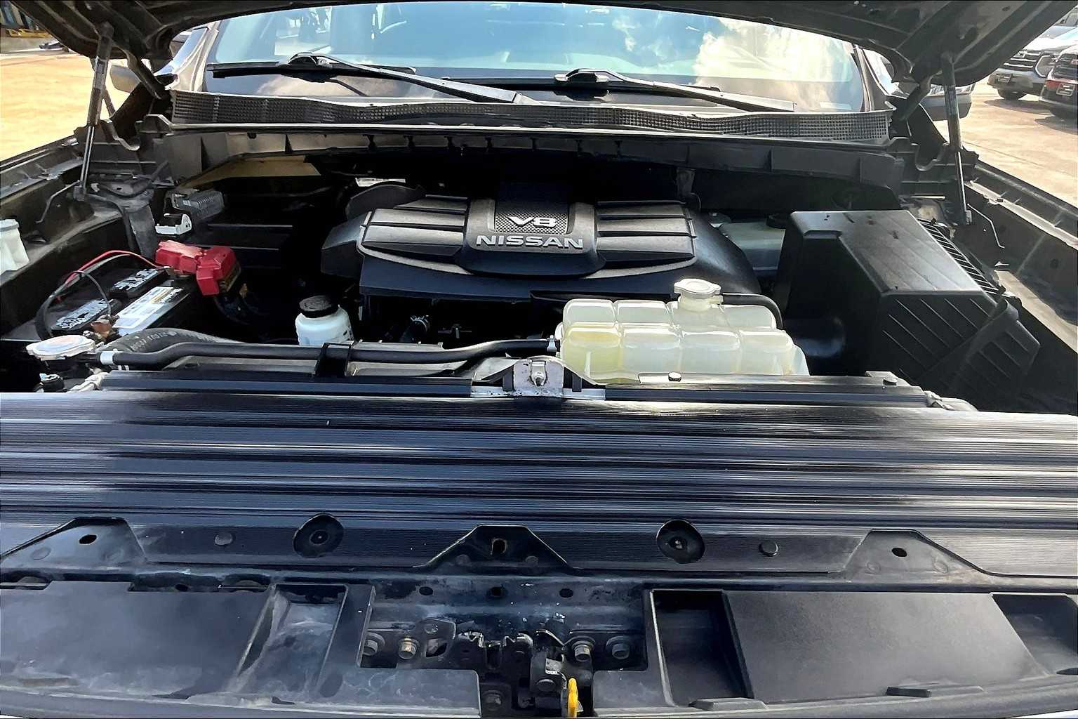 2020 Nissan Titan Platinum Reserve photo 28