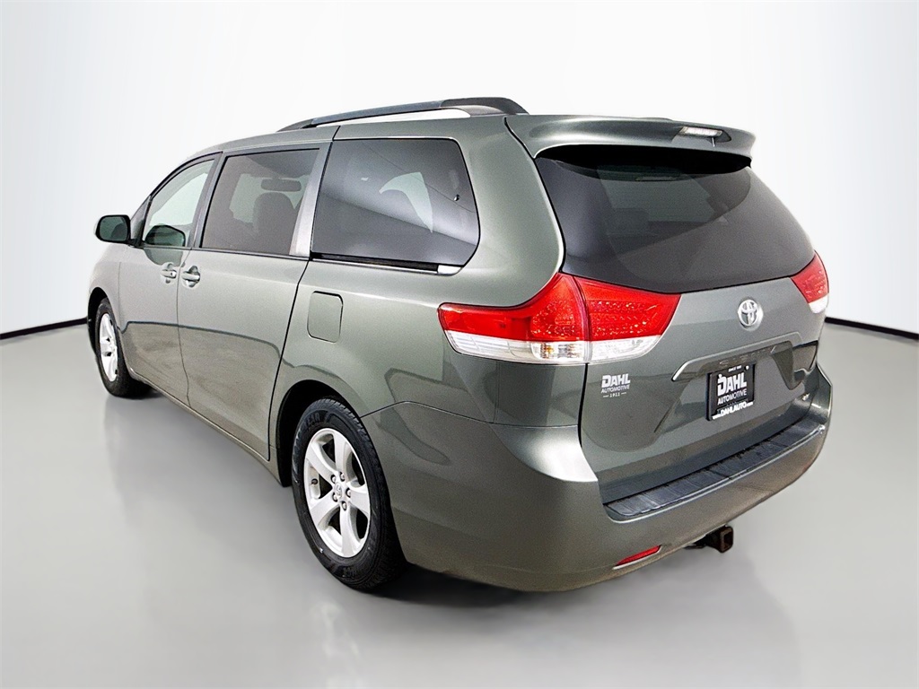 2011 Toyota Sienna LE photo 5