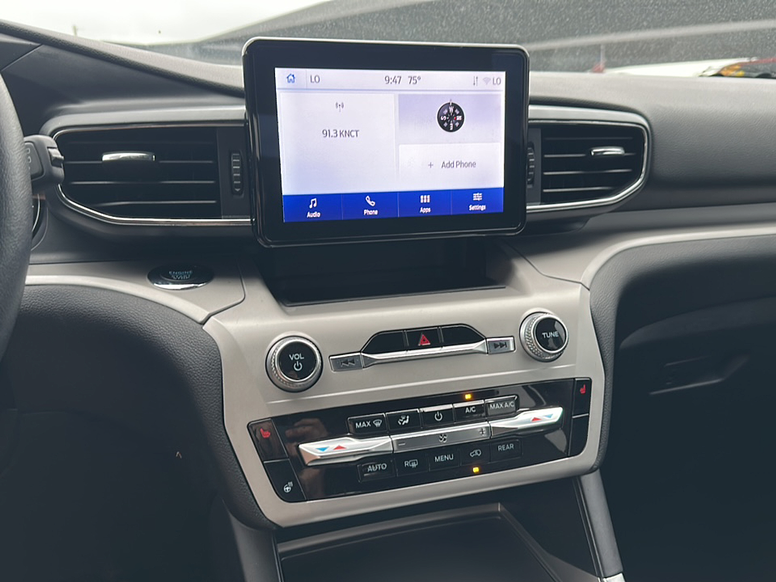 2024 Ford Explorer XLT photo 24