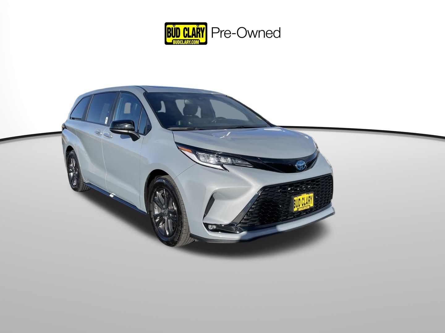 2025 Toyota Sienna XSE's photo