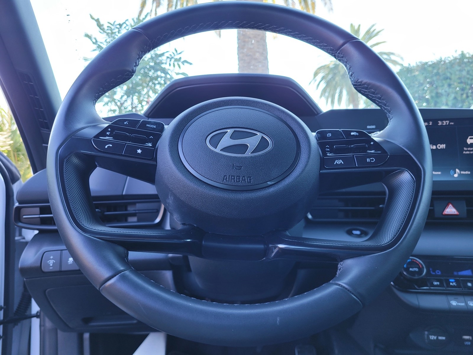 2025 Hyundai Elantra SEL Sport photo 25