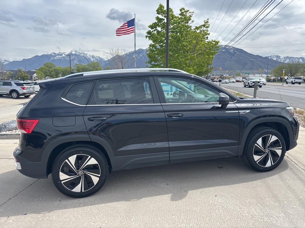 2024 Volkswagen Taos SE photo 4