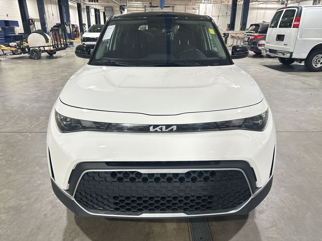 2023 Kia Soul S photo 2