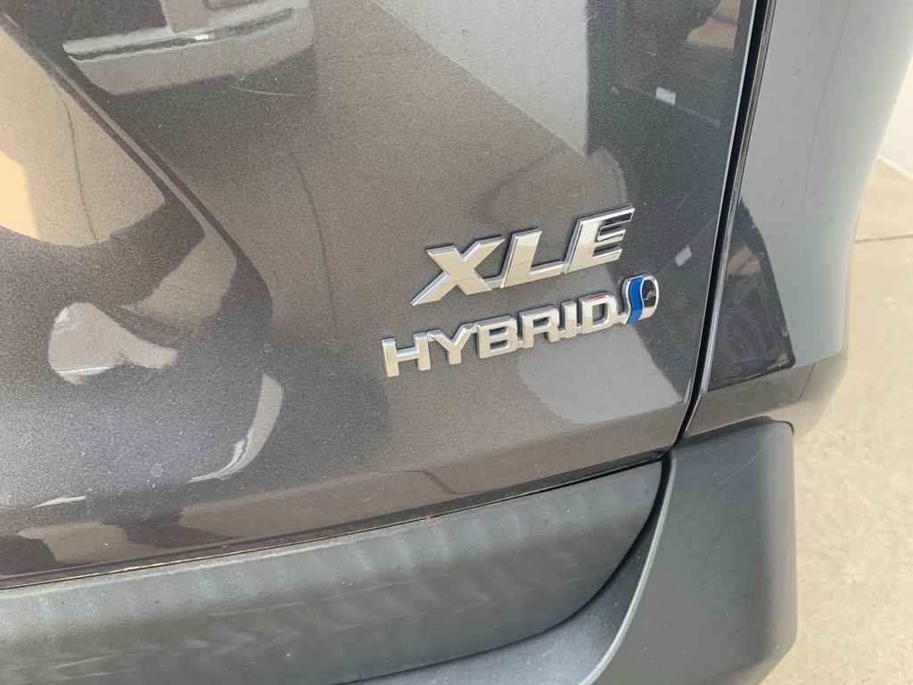 2020 Toyota RAV4 Hybrid XLE photo 4
