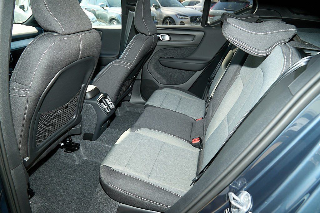 2026 VOLVO XC40 - Image 20