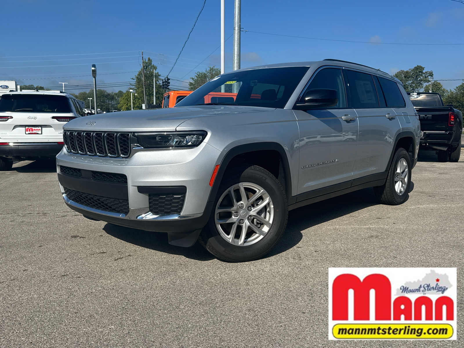 2025 Jeep Grand Cherokee L Laredo's photo