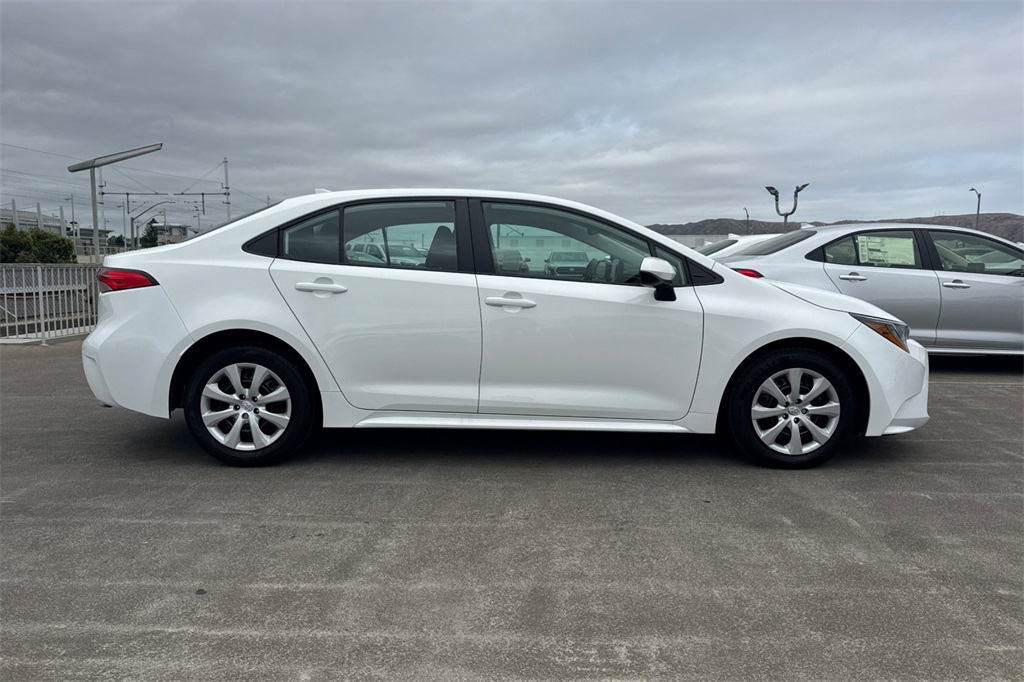 2024 Toyota Corolla LE photo 3