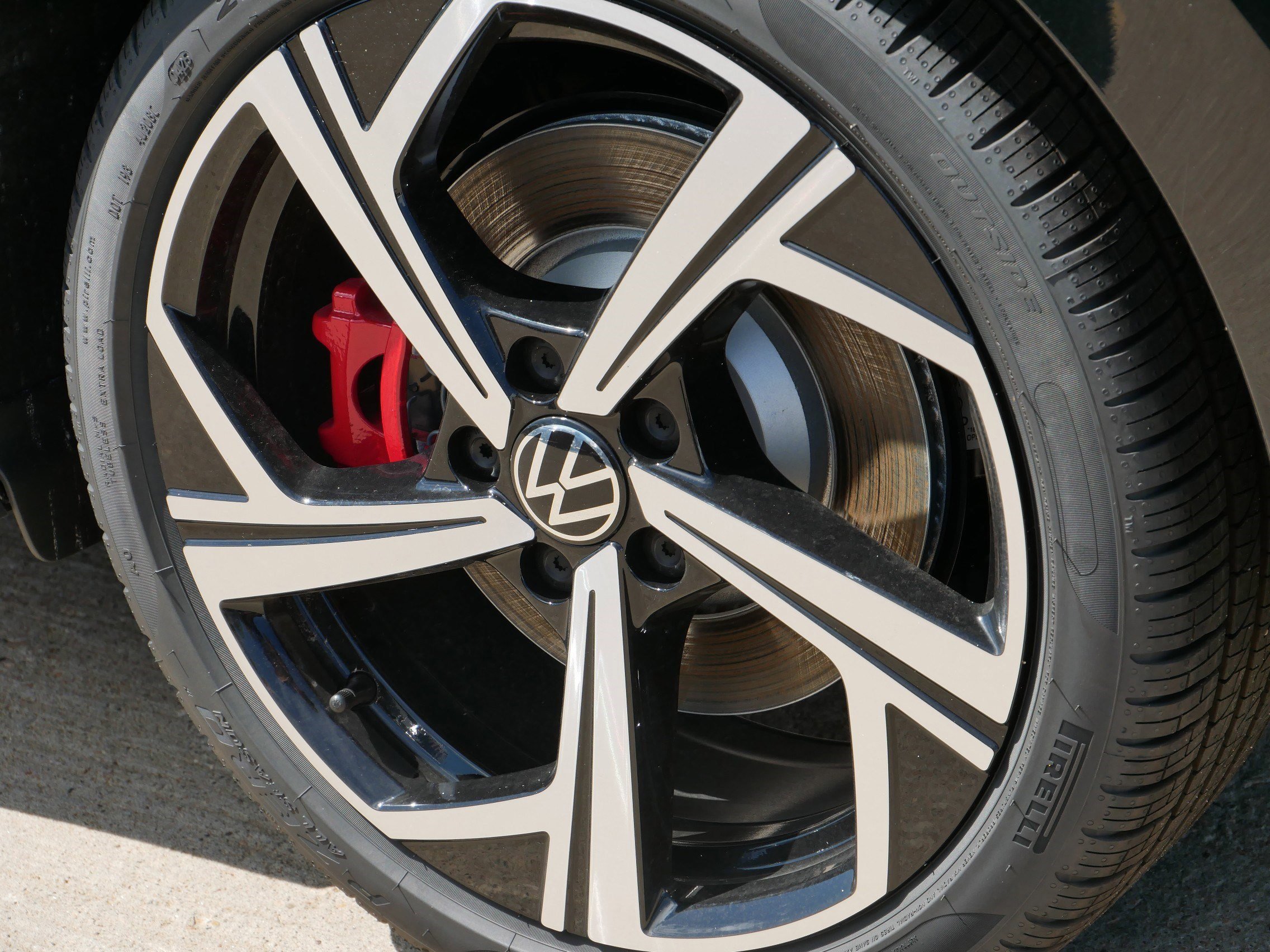 2025 Volkswagen Golf GTI SE photo 3