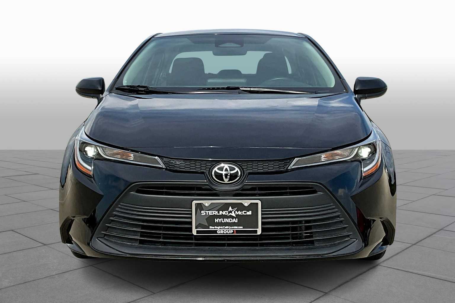 2023 Toyota Corolla LE photo 3