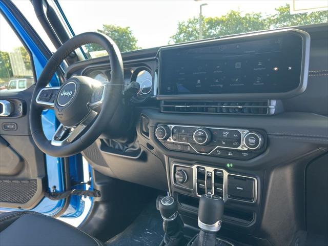 2025 Jeep Wrangler Sahara photo 20