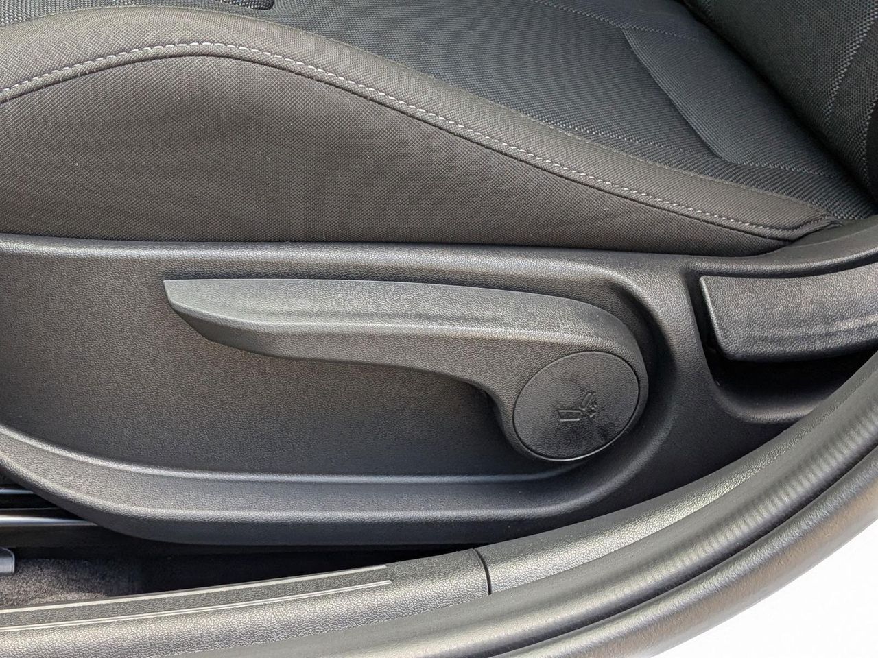 2025 Hyundai Elantra SE photo 12