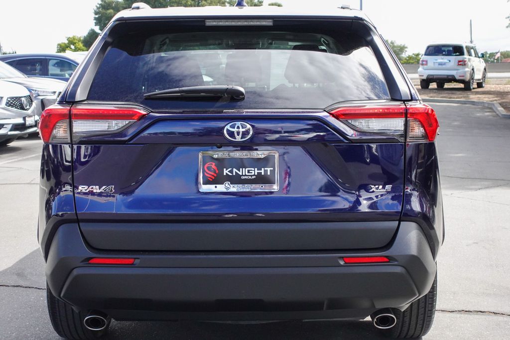 2023 Toyota RAV4 XLE photo 5