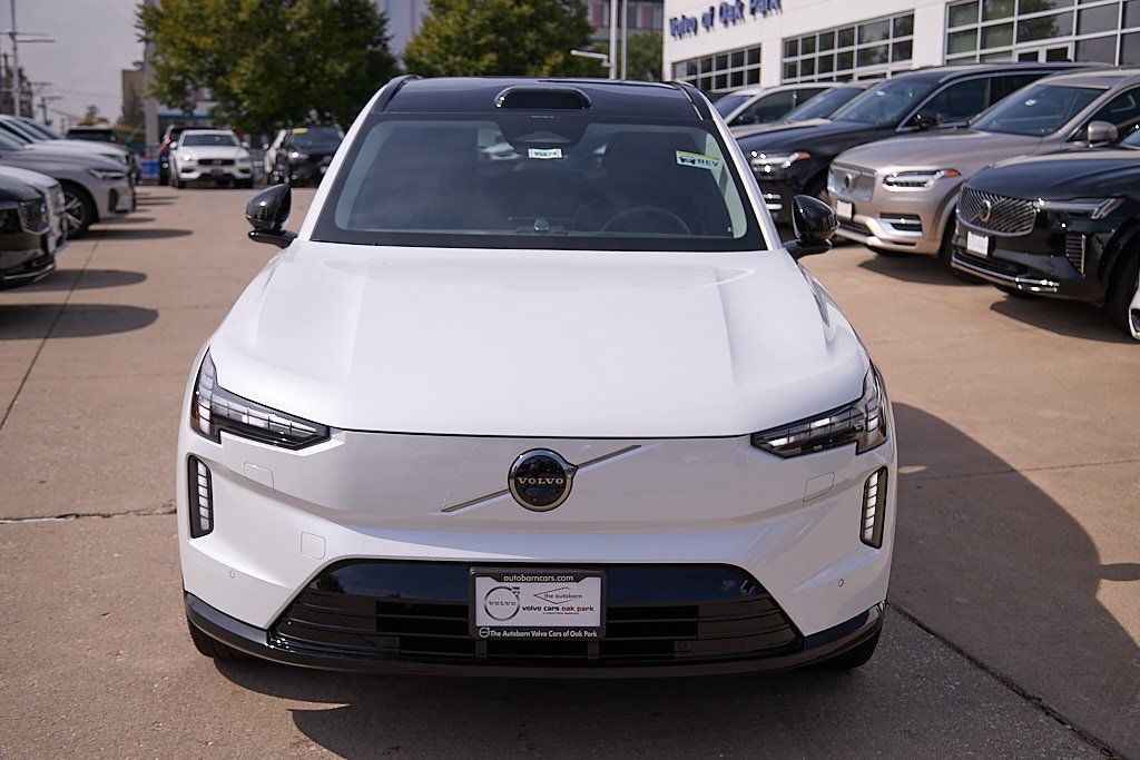 2025 VOLVO EX90 - Image 4