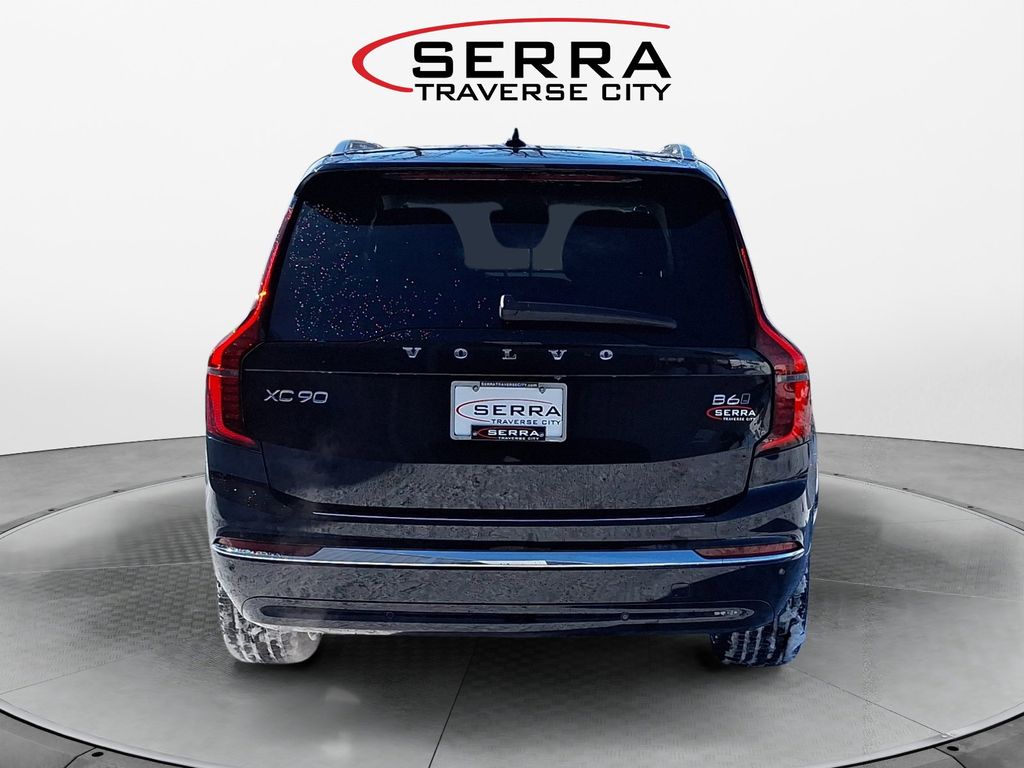 2025 Volvo XC90 Core photo 4