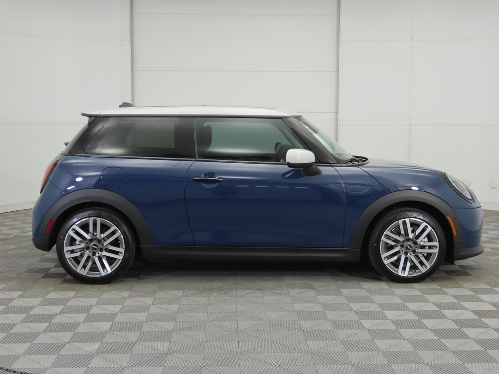 2026 Mini Cooper 2 Door Hardtop Iconic photo 4