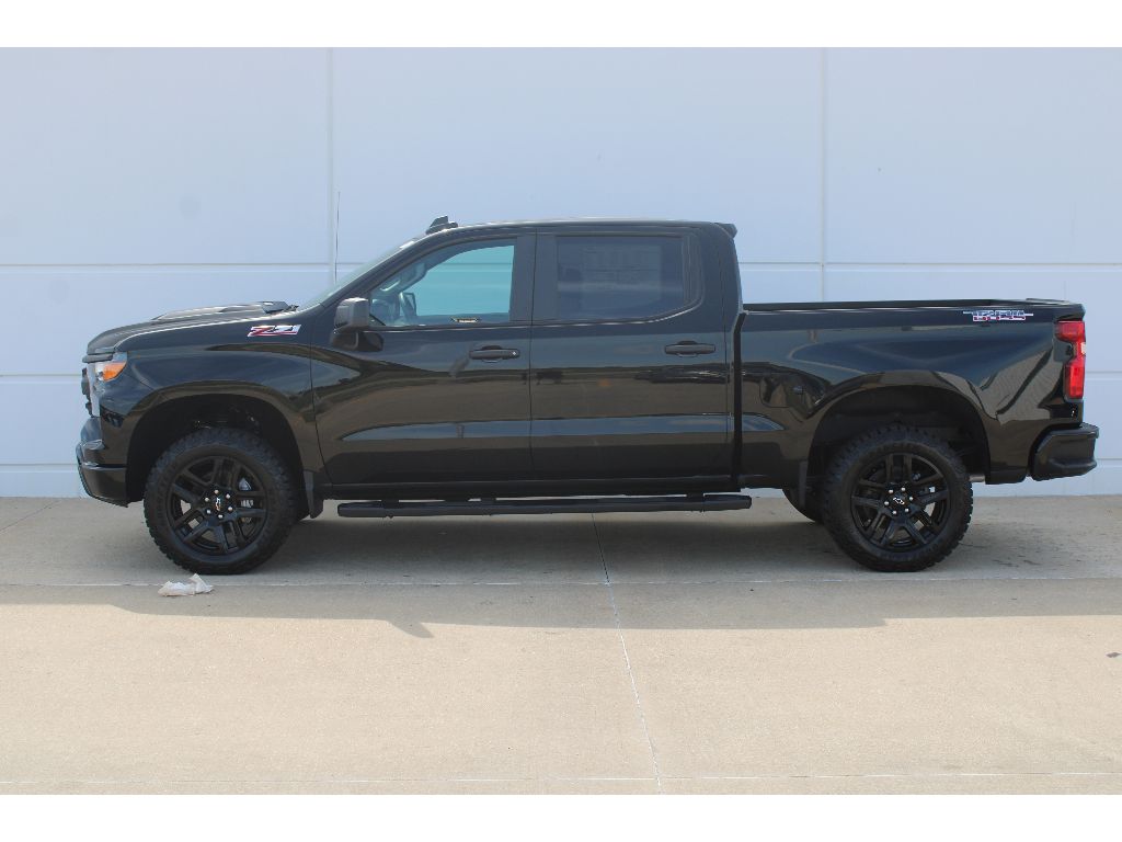 2025 Chevrolet Silverado 1500 Custom Trail Boss photo 2