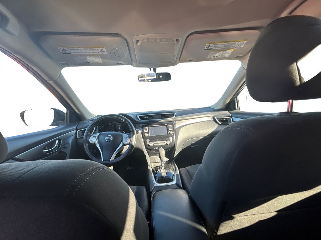 2016 Nissan Rogue SV photo 16