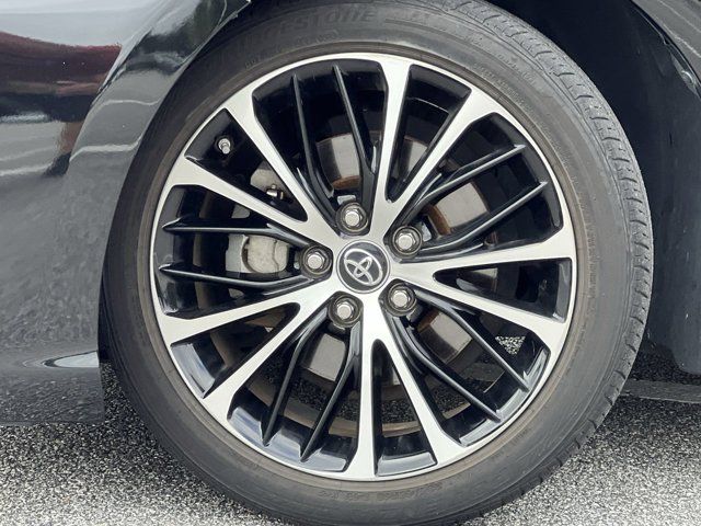 2019 Toyota Camry SE photo 2