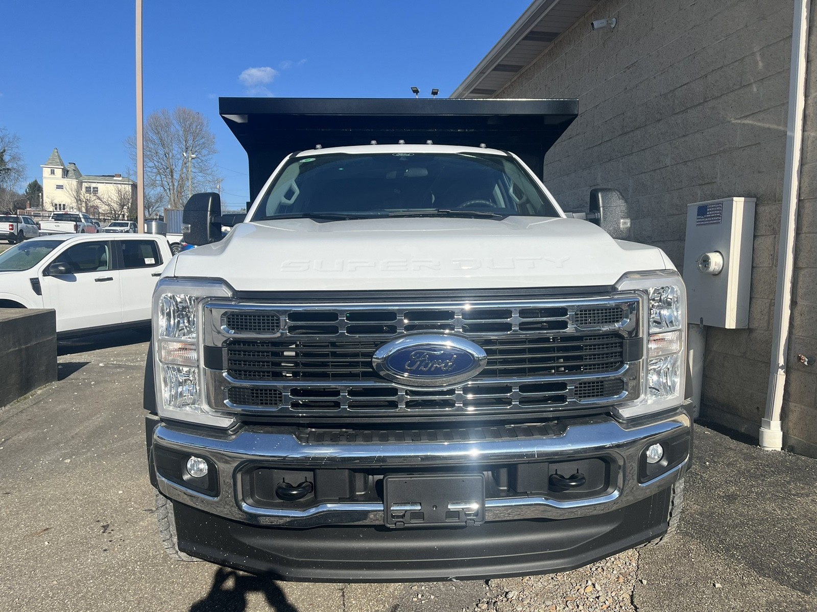 2024 Ford F-600 photo 2