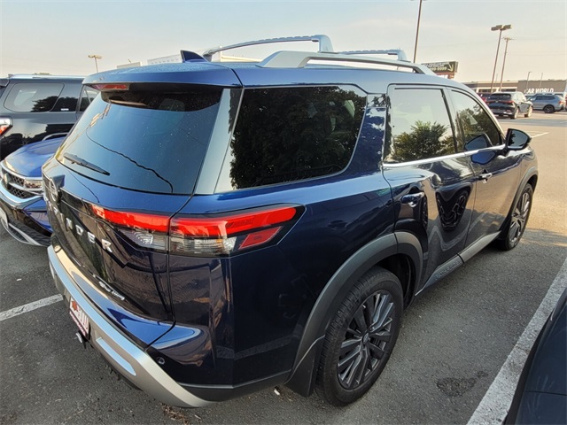 2022 Nissan Pathfinder SL photo 7