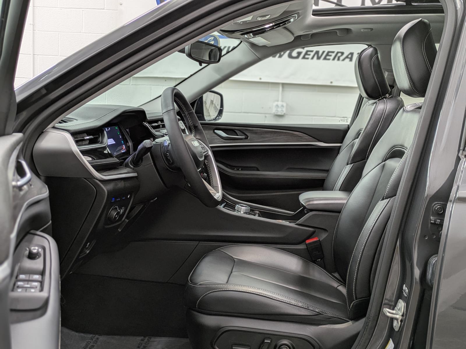 2023 Jeep Cherokee 4xe photo 3