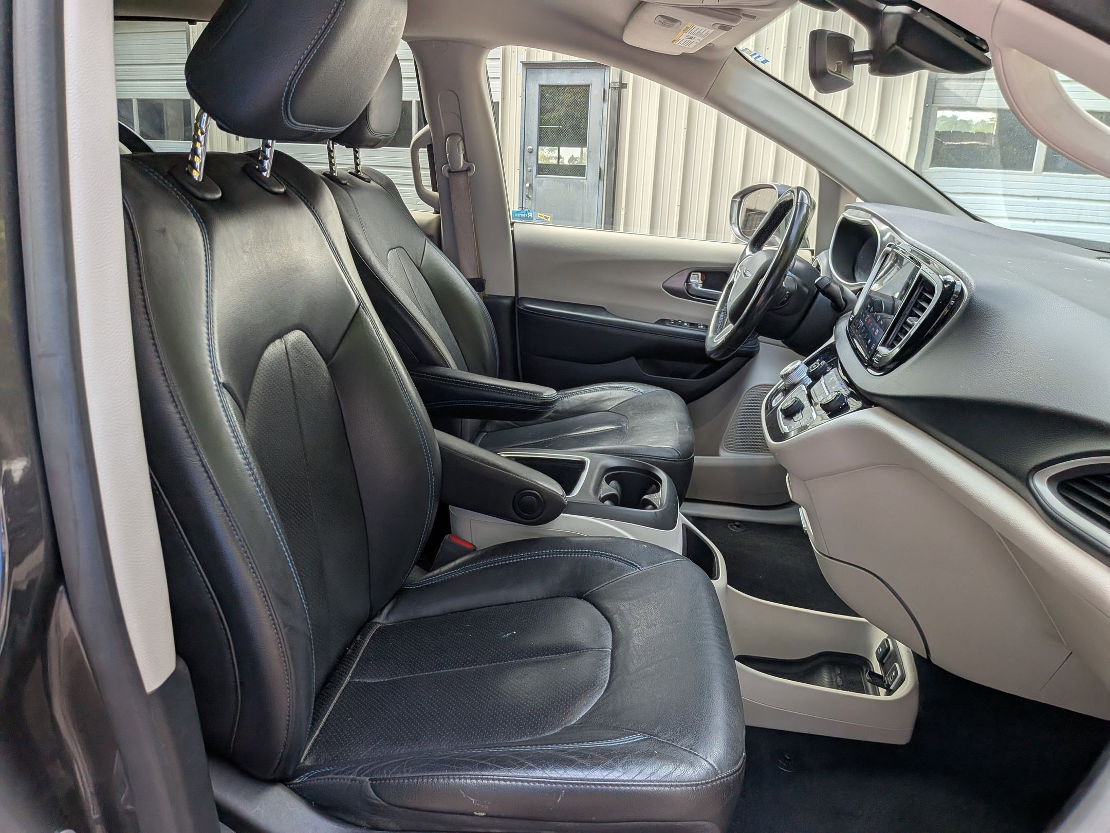 2021 Chrysler Pacifica Touring L photo 33