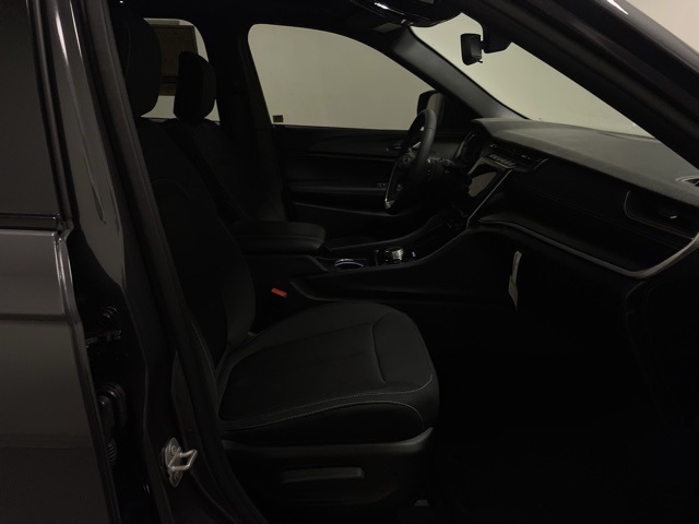 2024 Jeep Grand Cherokee Laredo photo 18