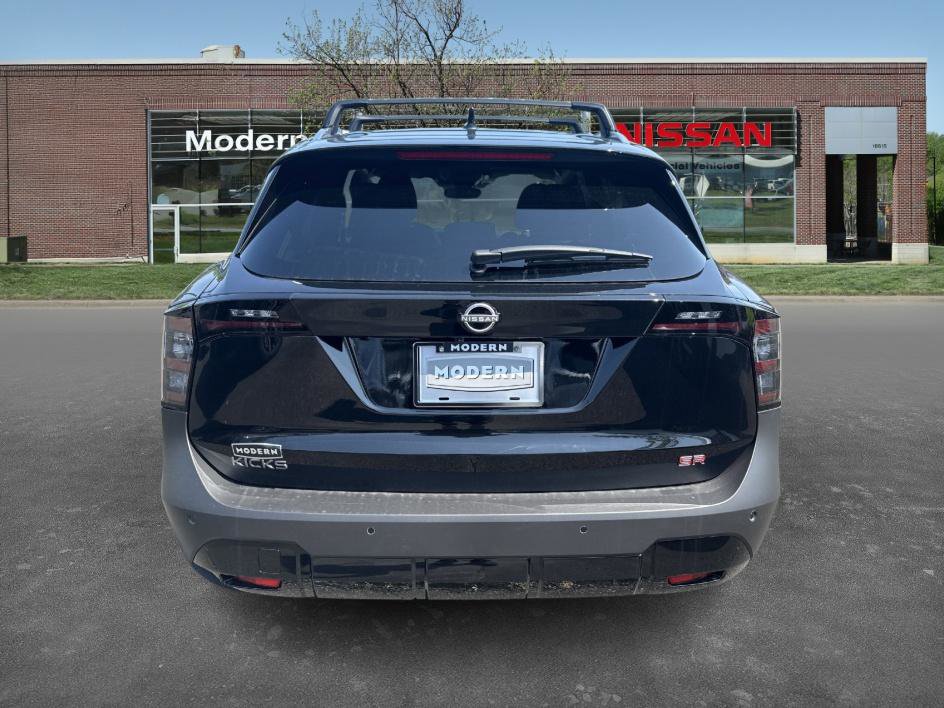 2025 Nissan Kicks SR photo 3