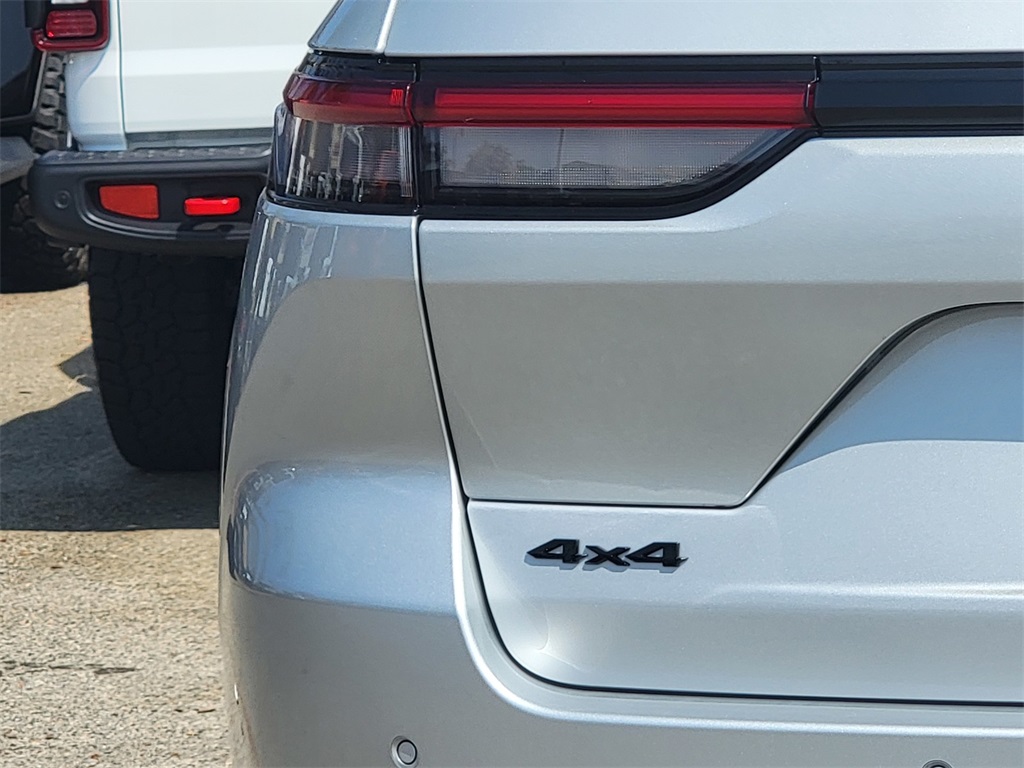 2025 Jeep Grand Cherokee Laredo Altitude X photo 5