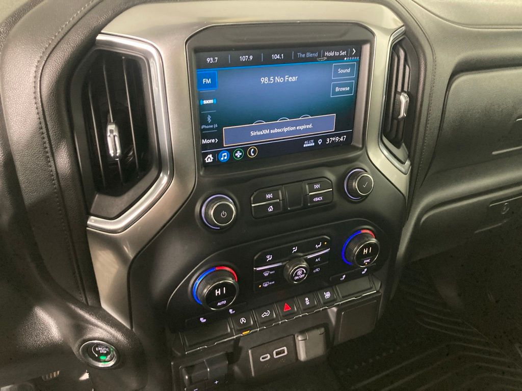 Used 2021 Chevrolet Silverado 1500 LT with VIN 1GCRYDED6MZ115626 for sale in Elk River, Minnesota