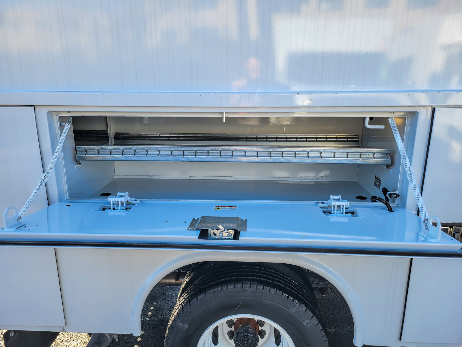 2025 FORD E-350 - Image 15