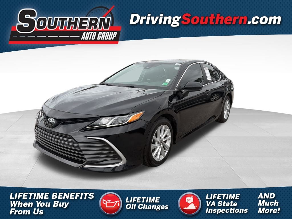 2023 Toyota Camry LE's photo