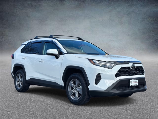 2025 Toyota RAV4 XLE's photo