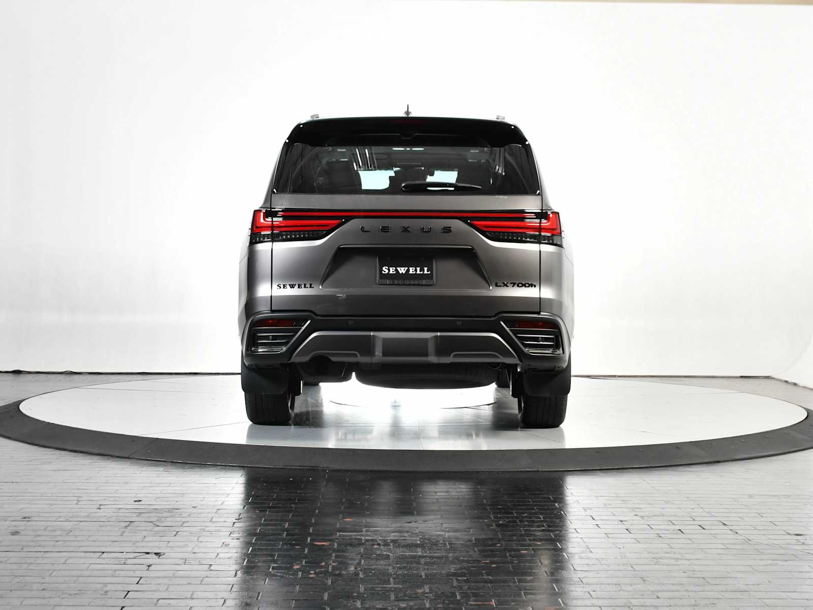 2025 Lexus LX Luxury photo 4