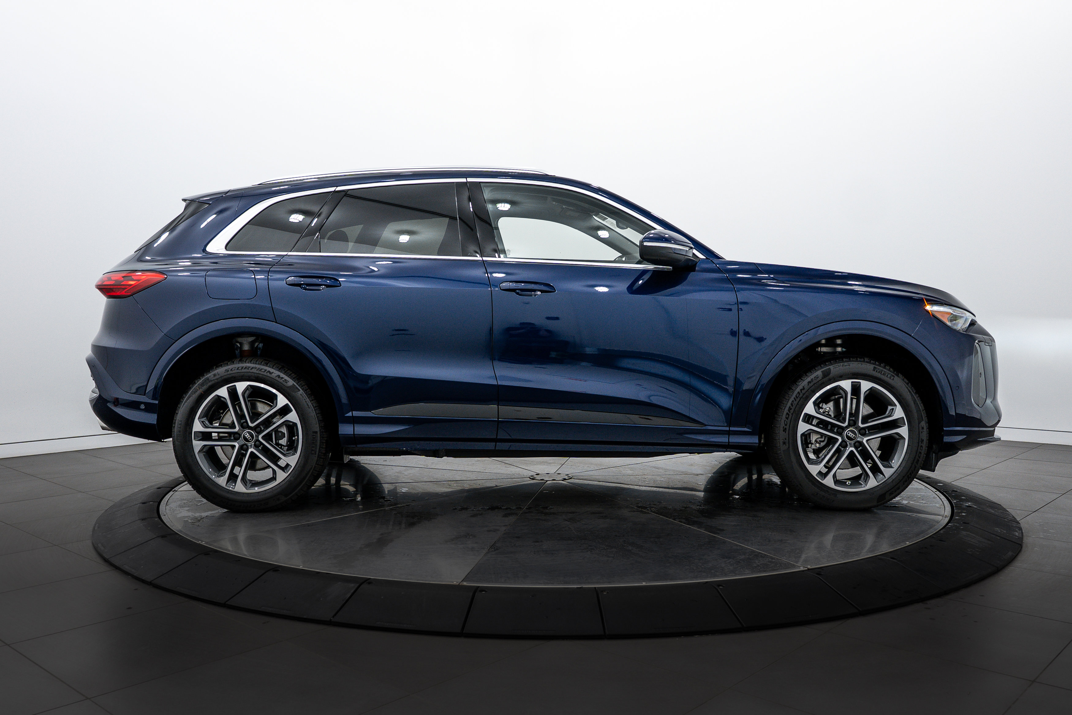 2025 Audi Q5 Premium Plus photo 3