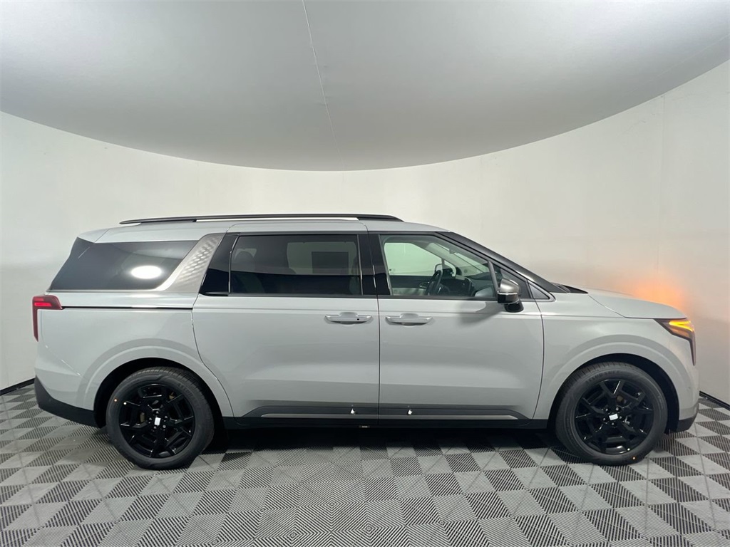 2026 Kia Carnival SX photo 2