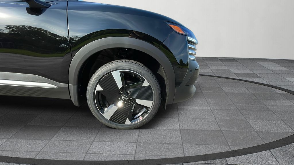 2025 Nissan Kicks SR photo 16