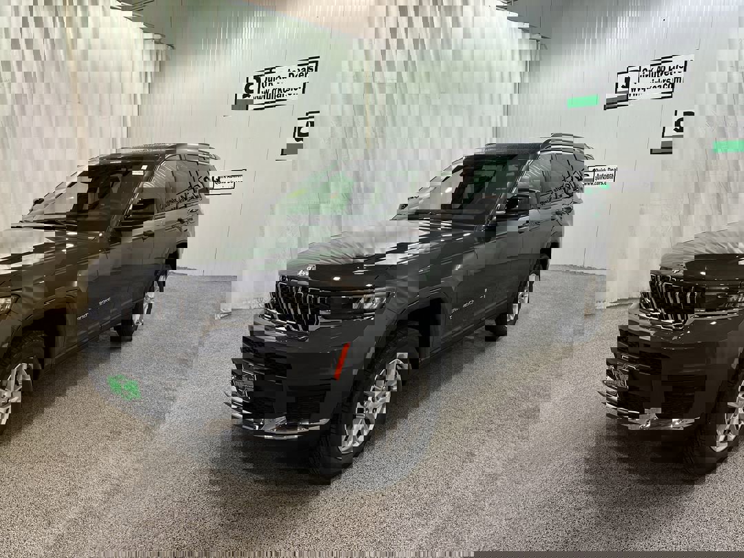 2025 Jeep Grand Cherokee Laredo X photo 4