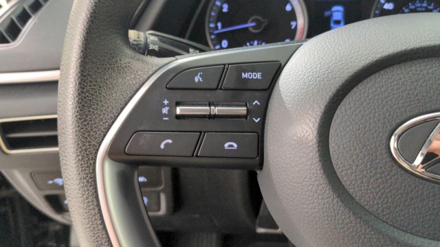 Used 2022  Hyundai SE image 19