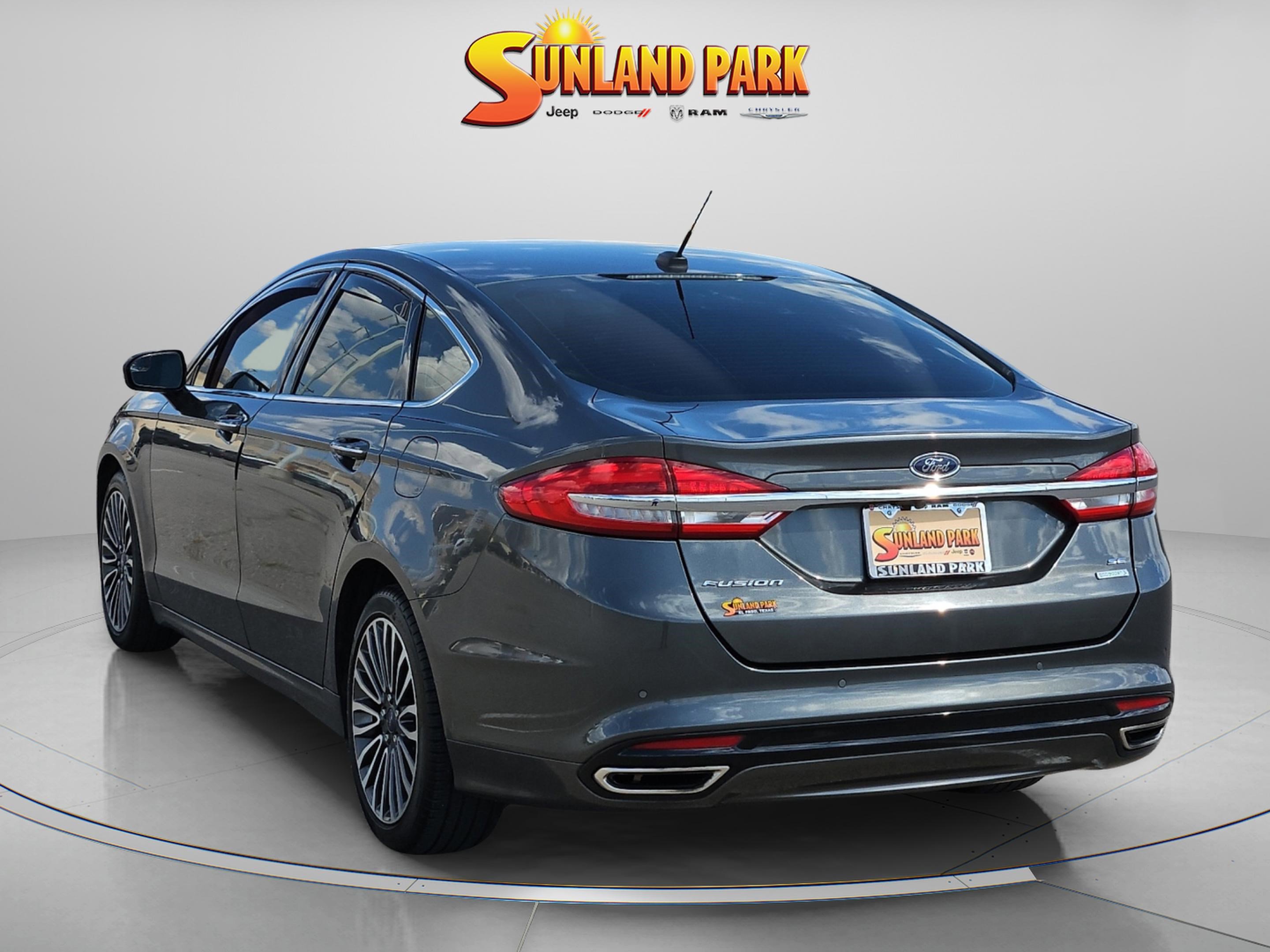 2017 Ford Fusion SE photo 3