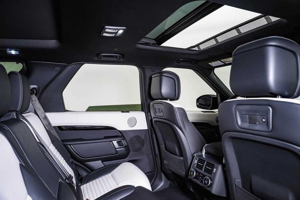2023 Land Rover Discovery S R-Dynamic photo 14