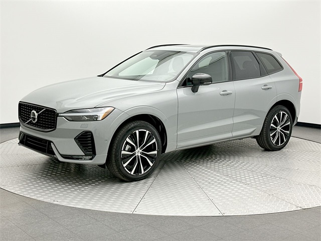 2025 Volvo XC60 Plus's photo