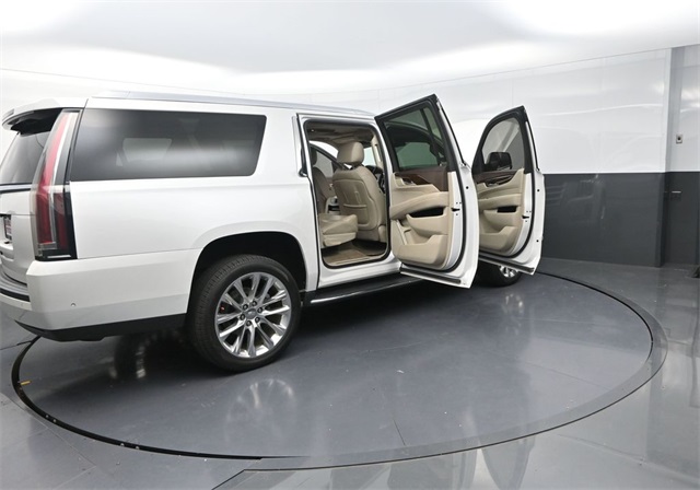 2017 Cadillac Escalade ESV Luxury photo 40