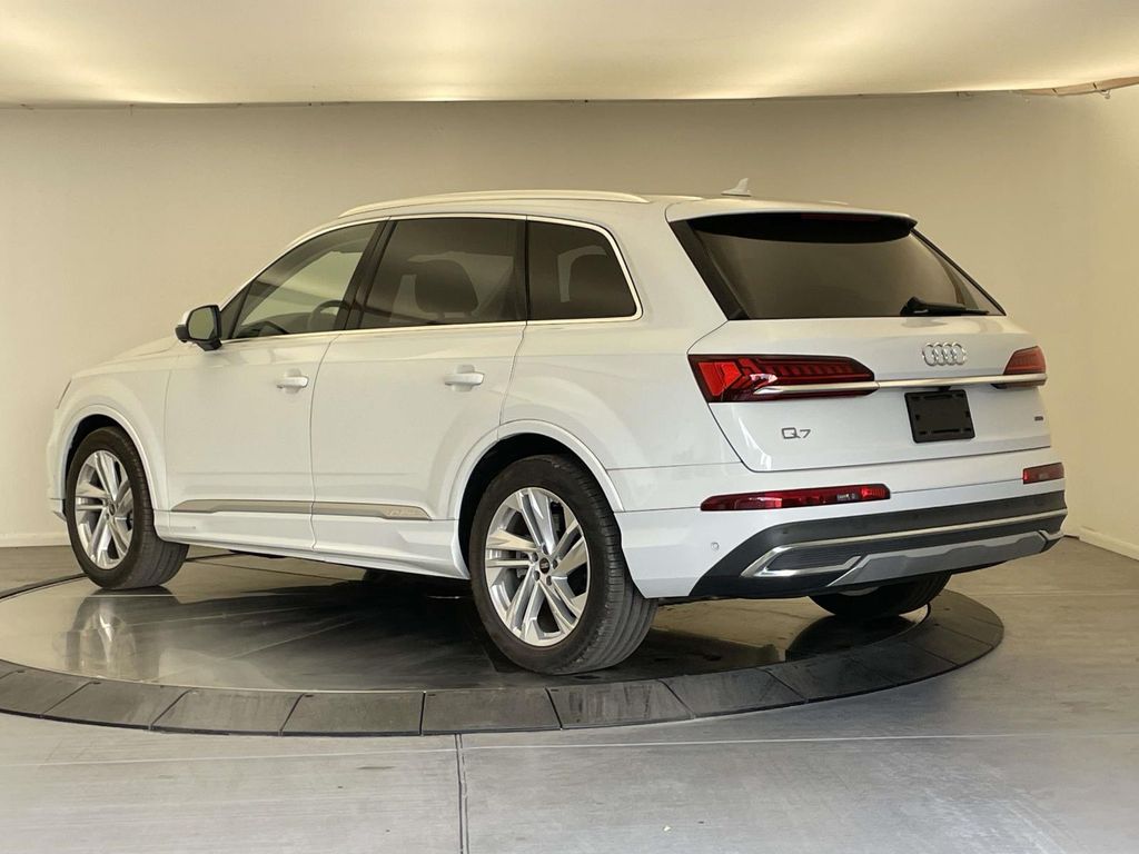 2021 Audi Q7 55 Prestige photo 3