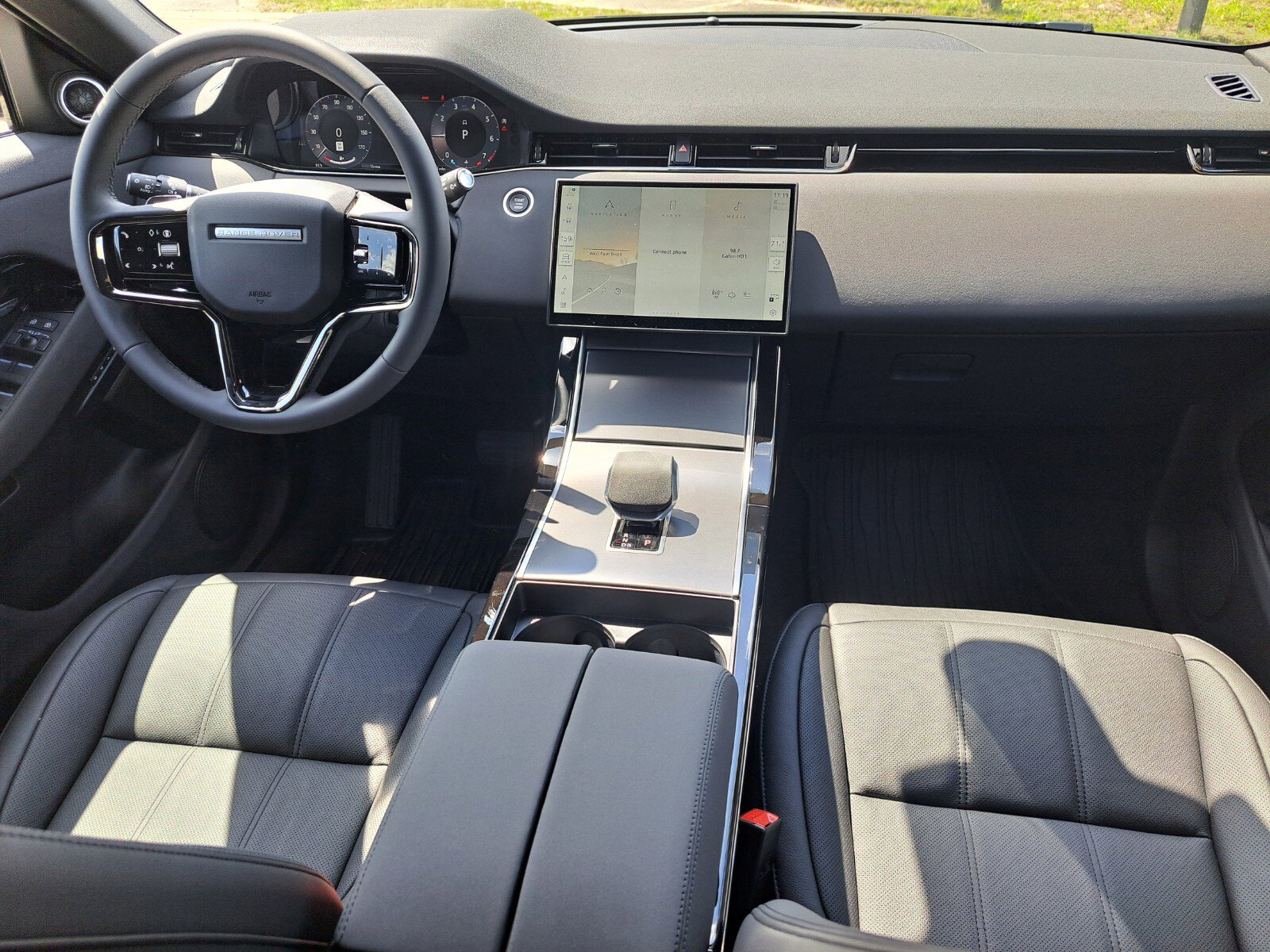2026 Land Rover Range Rover Evoque S photo 3