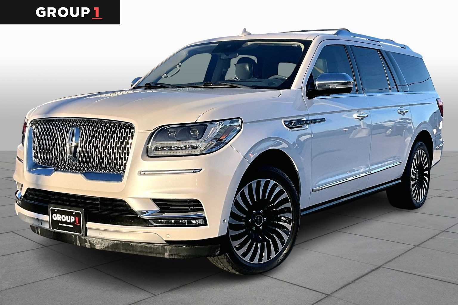 2018 Lincoln Navigator Black Label's photo