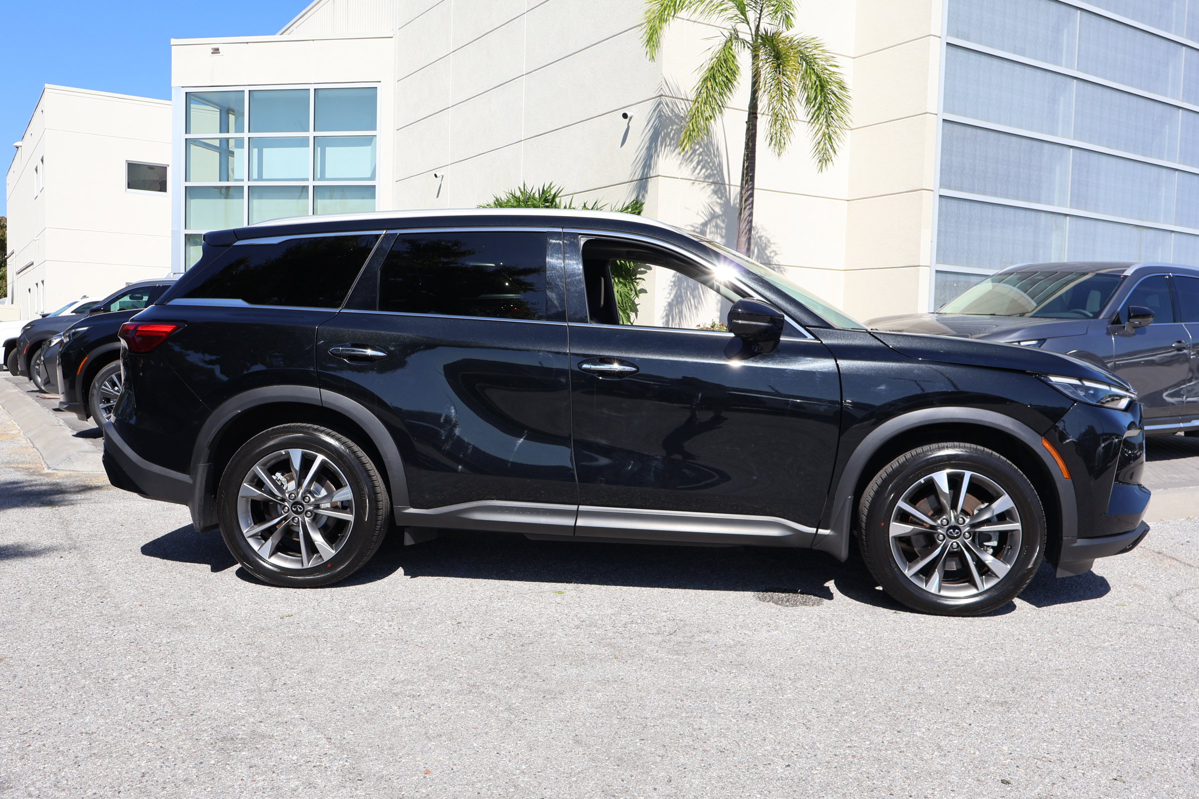 2023 Infiniti QX60 Luxe photo 10